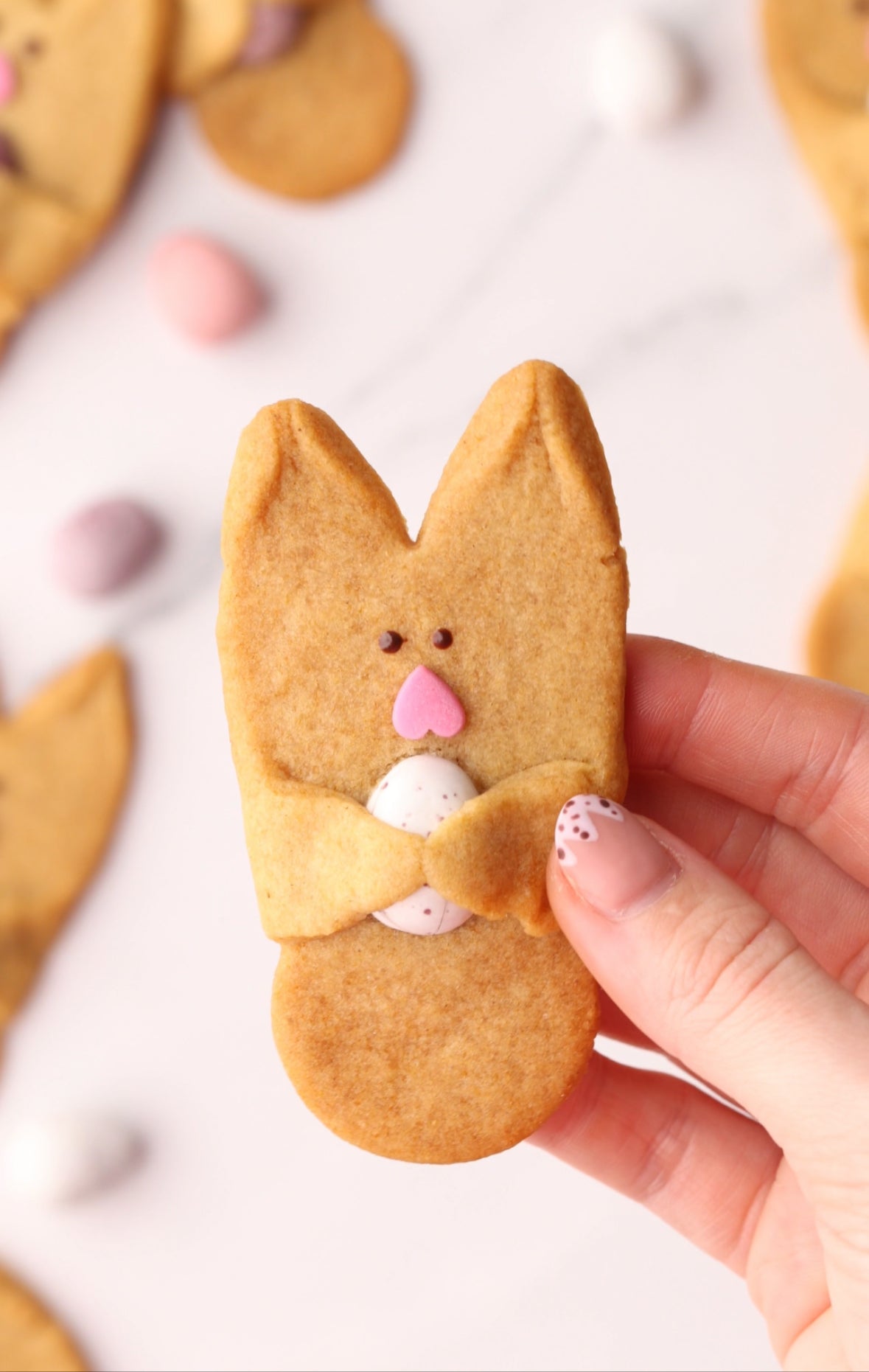 Turn gingerbread men into Easter bunnies