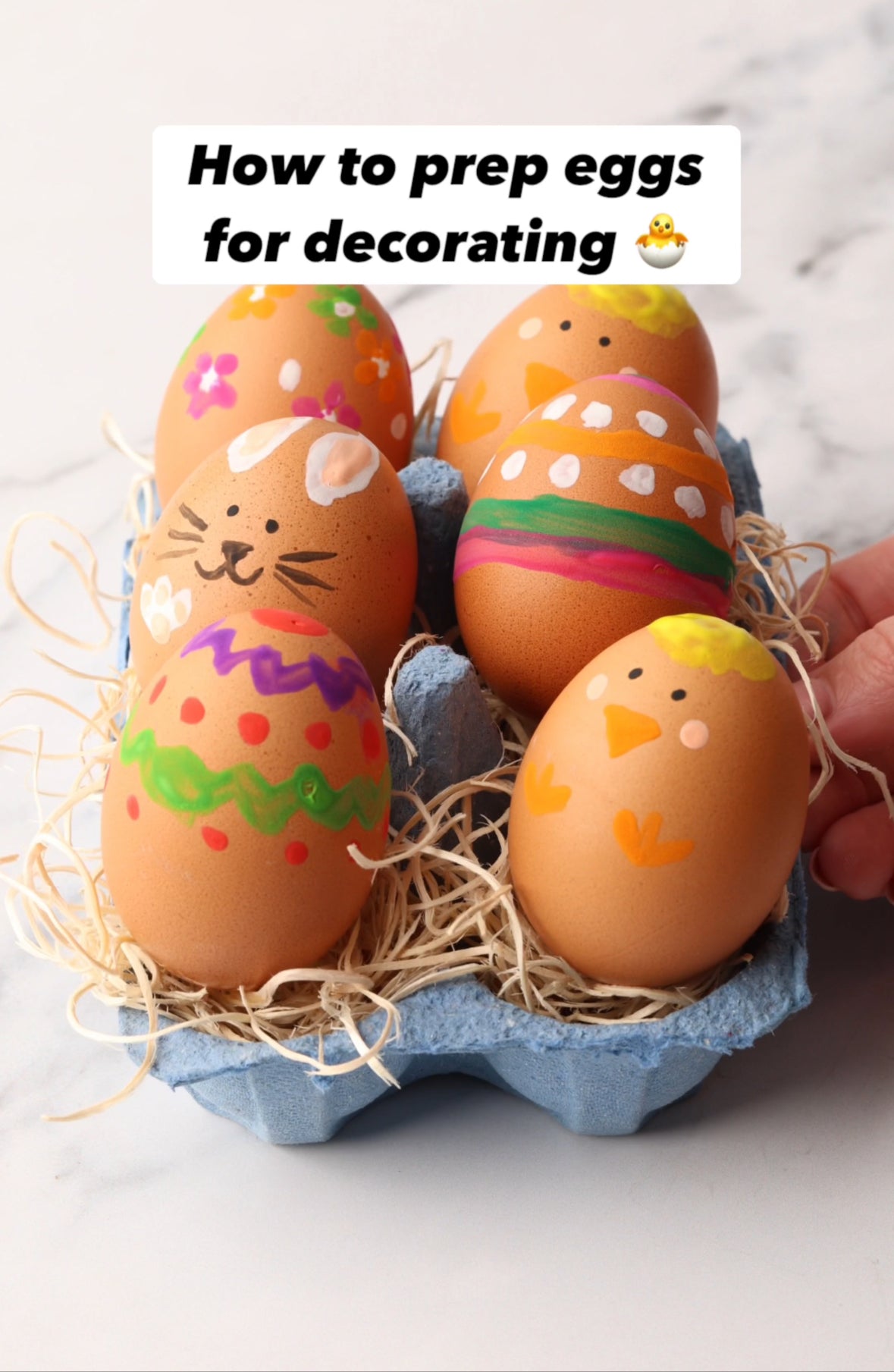 Blow and decorate Easter eggs 