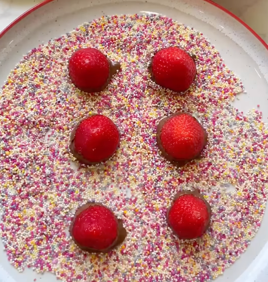 Chocolate Covered Strawberries w. Sprinkles Recipe - SNACKTIVITY: DAY 1 OF 28