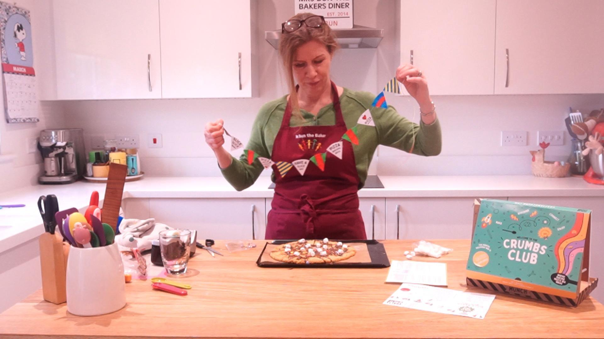 Cookie pizza bake-along with Mrs Bun