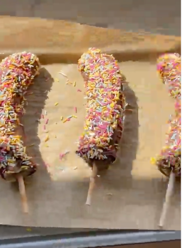 Banana popsicles