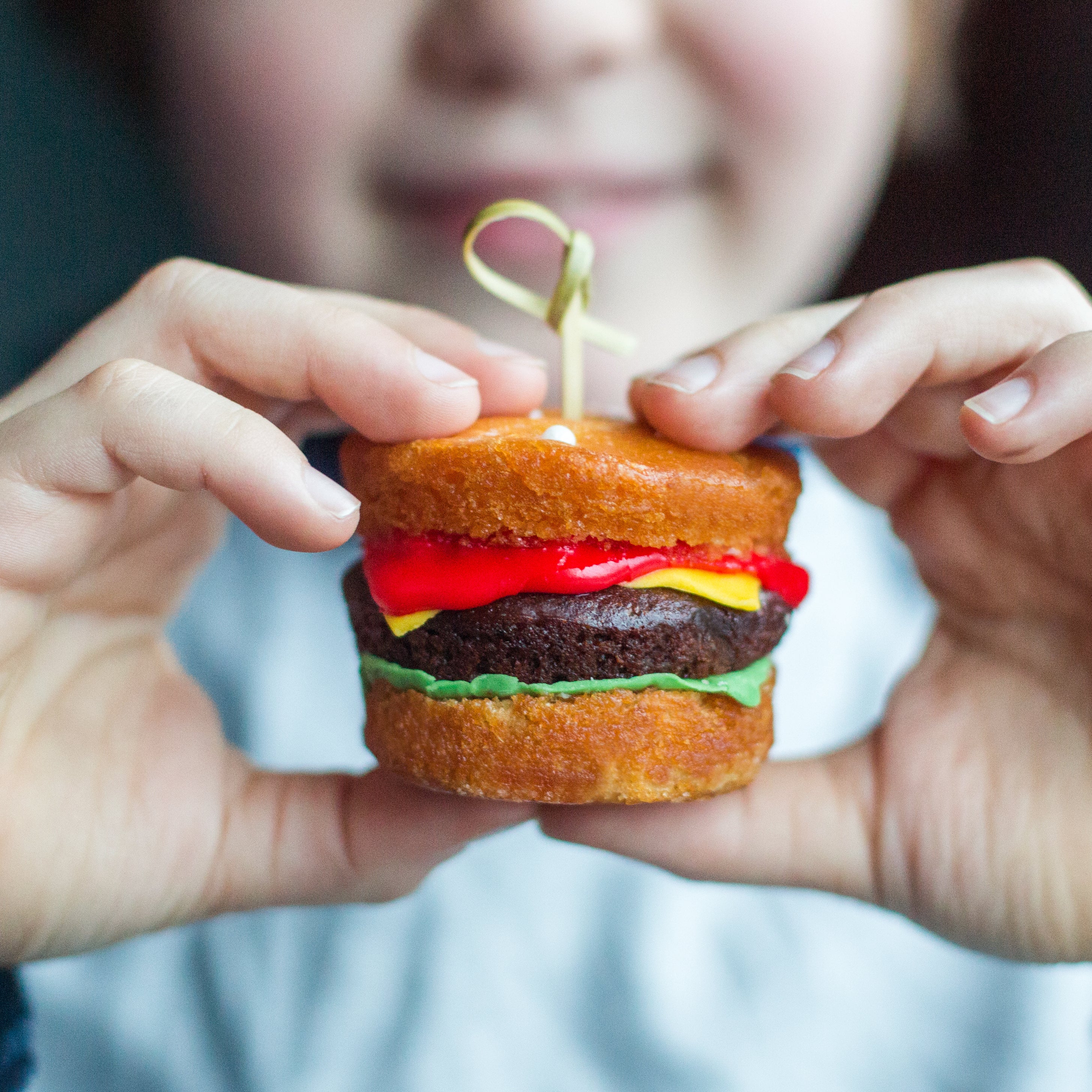 Burger & chips cupcake kit