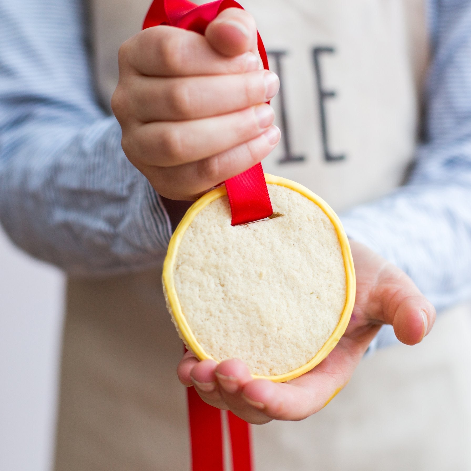 bake a medal biscuit